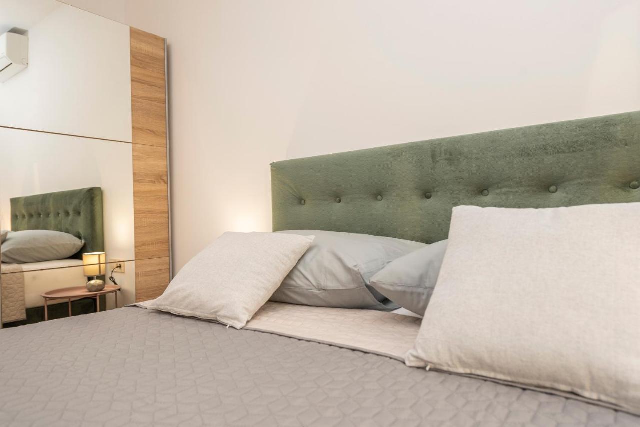Villa Eni Apartments 1 Мандре Экстерьер фото