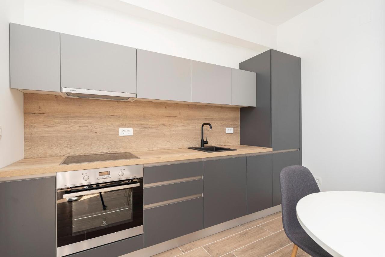 Villa Eni Apartments 1 Мандре Экстерьер фото