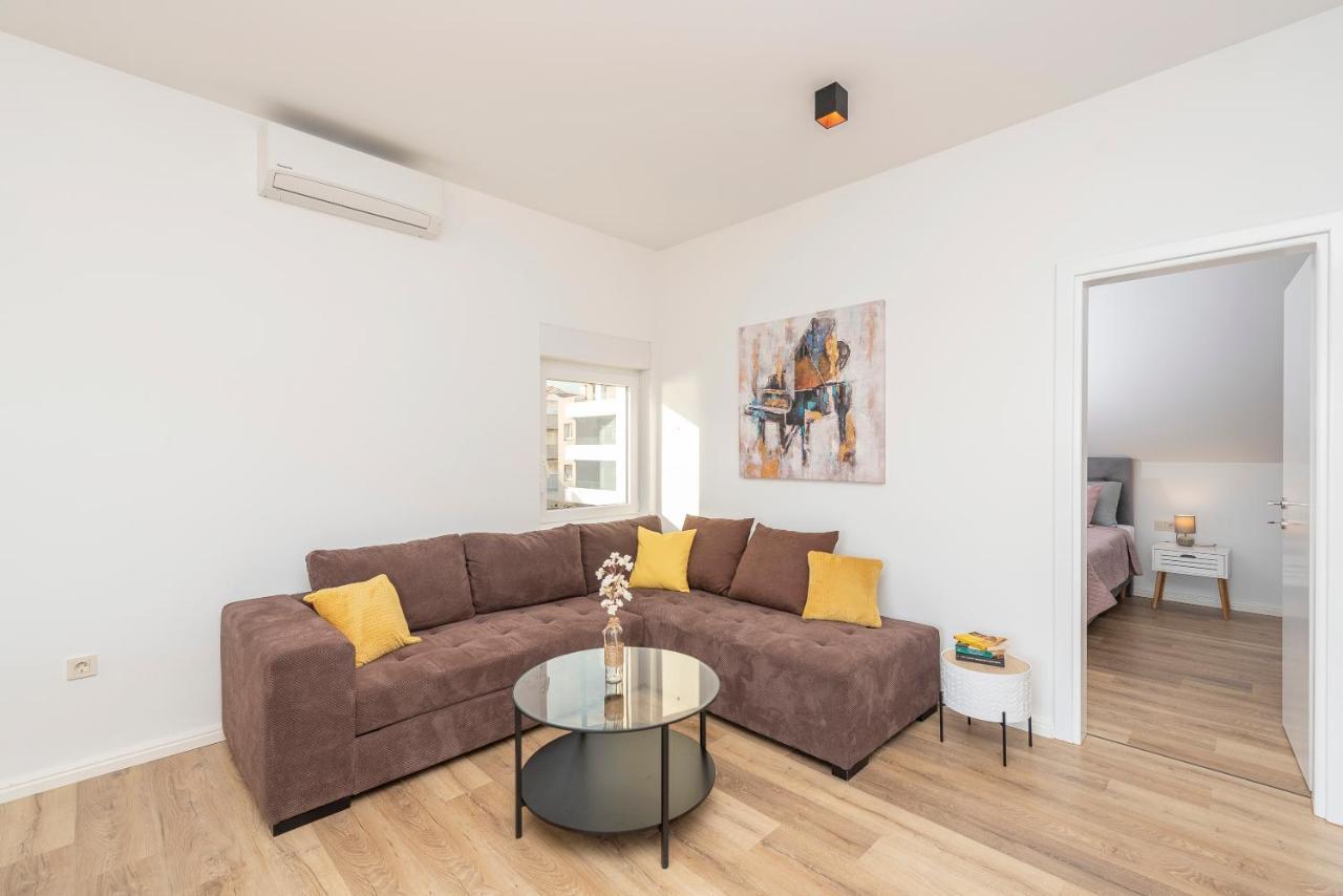 Villa Eni Apartments 1 Мандре Экстерьер фото