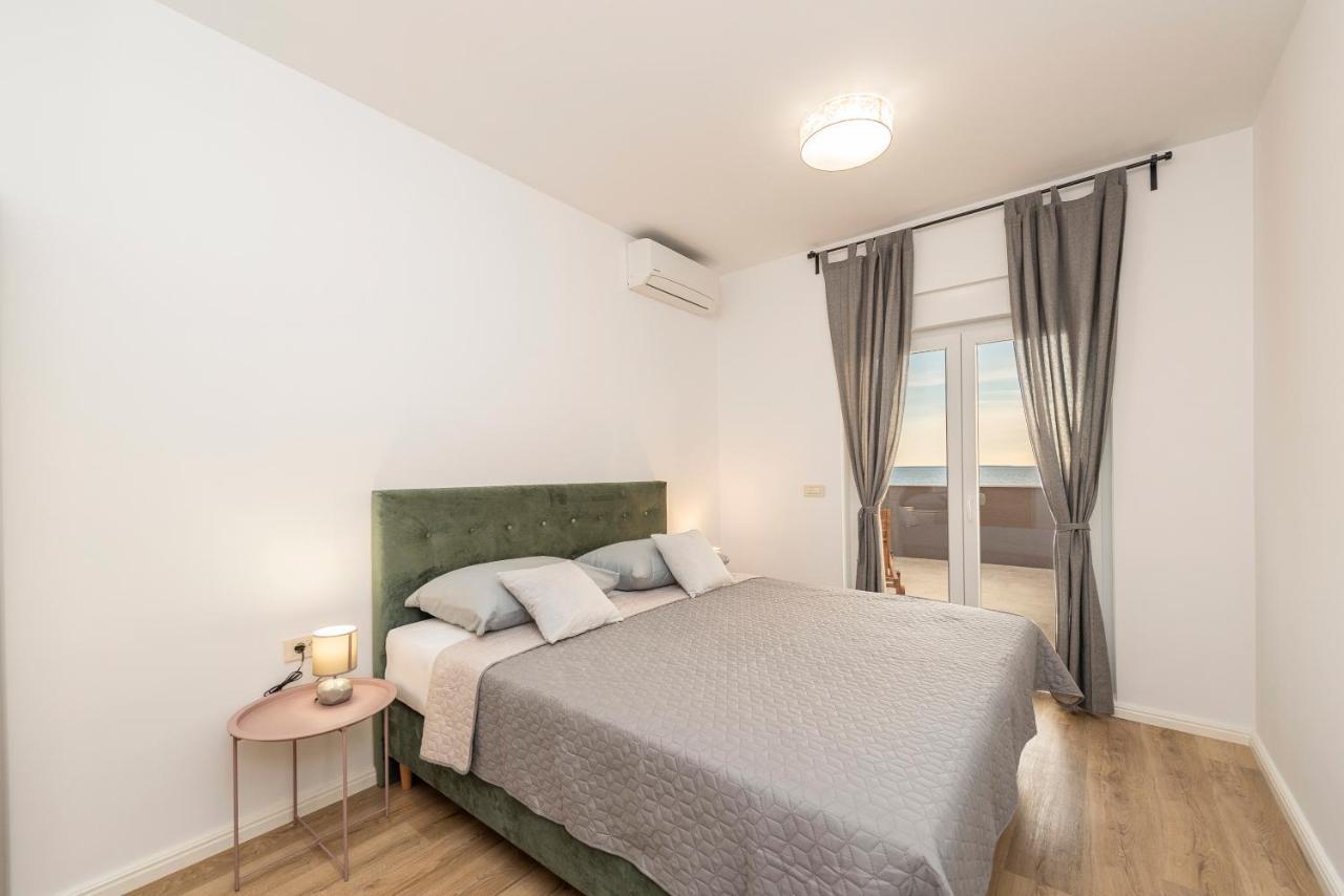Villa Eni Apartments 1 Мандре Экстерьер фото